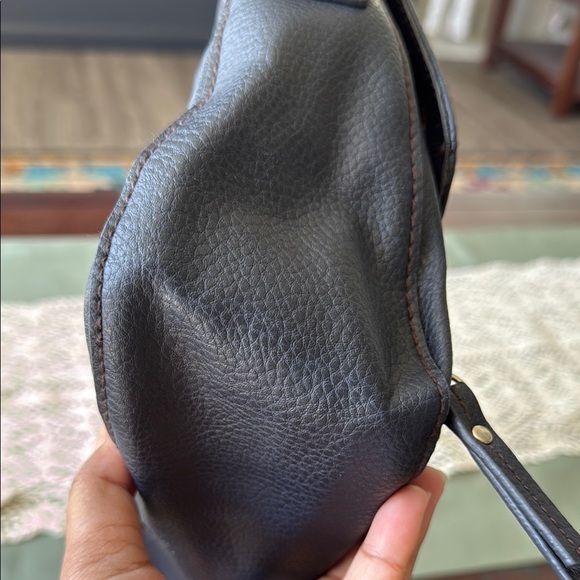 Liz Claiborne Black faux Leather Shoulder Bag - Picture 3 of 9